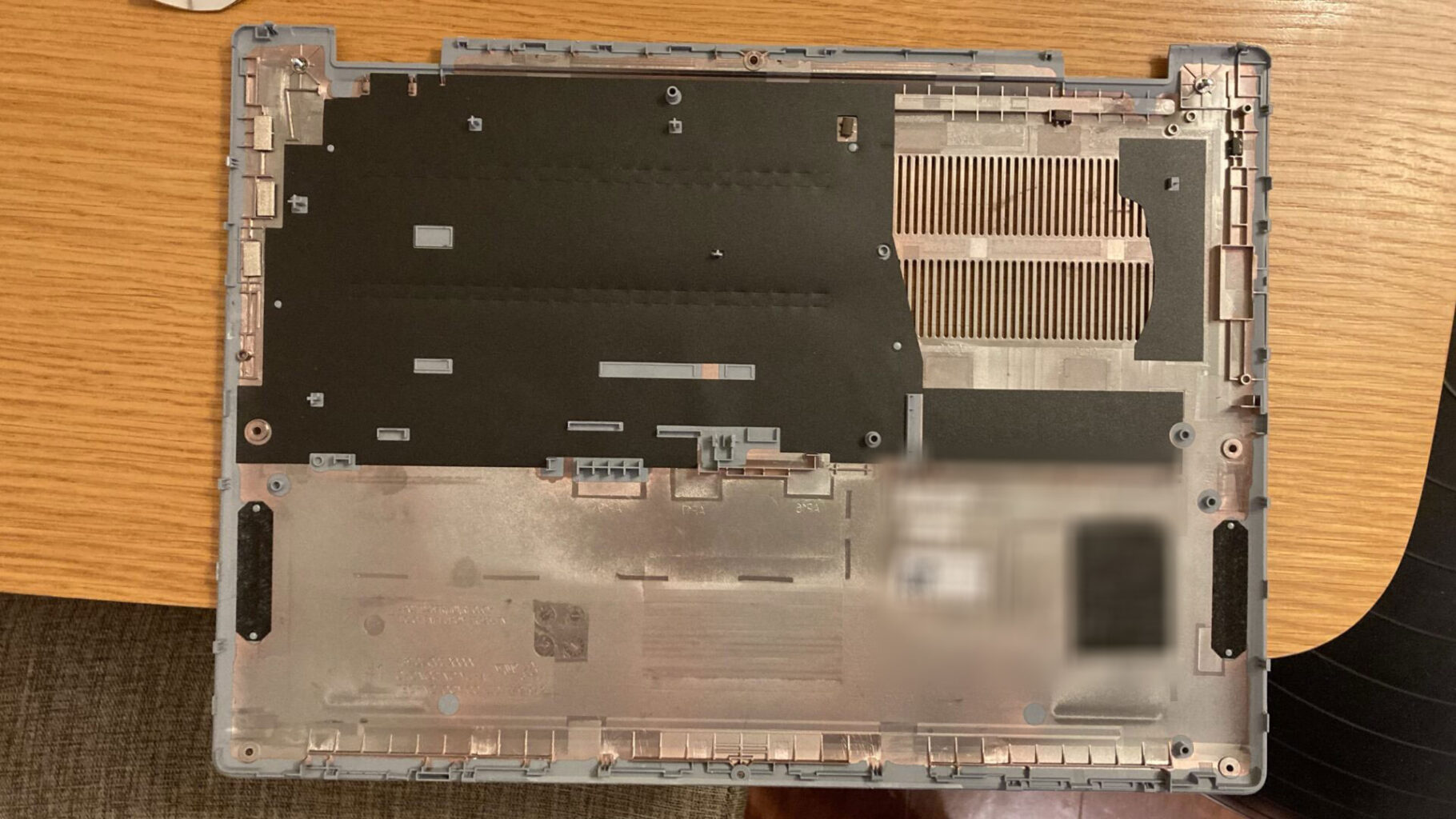 inspiron 5445の裏側